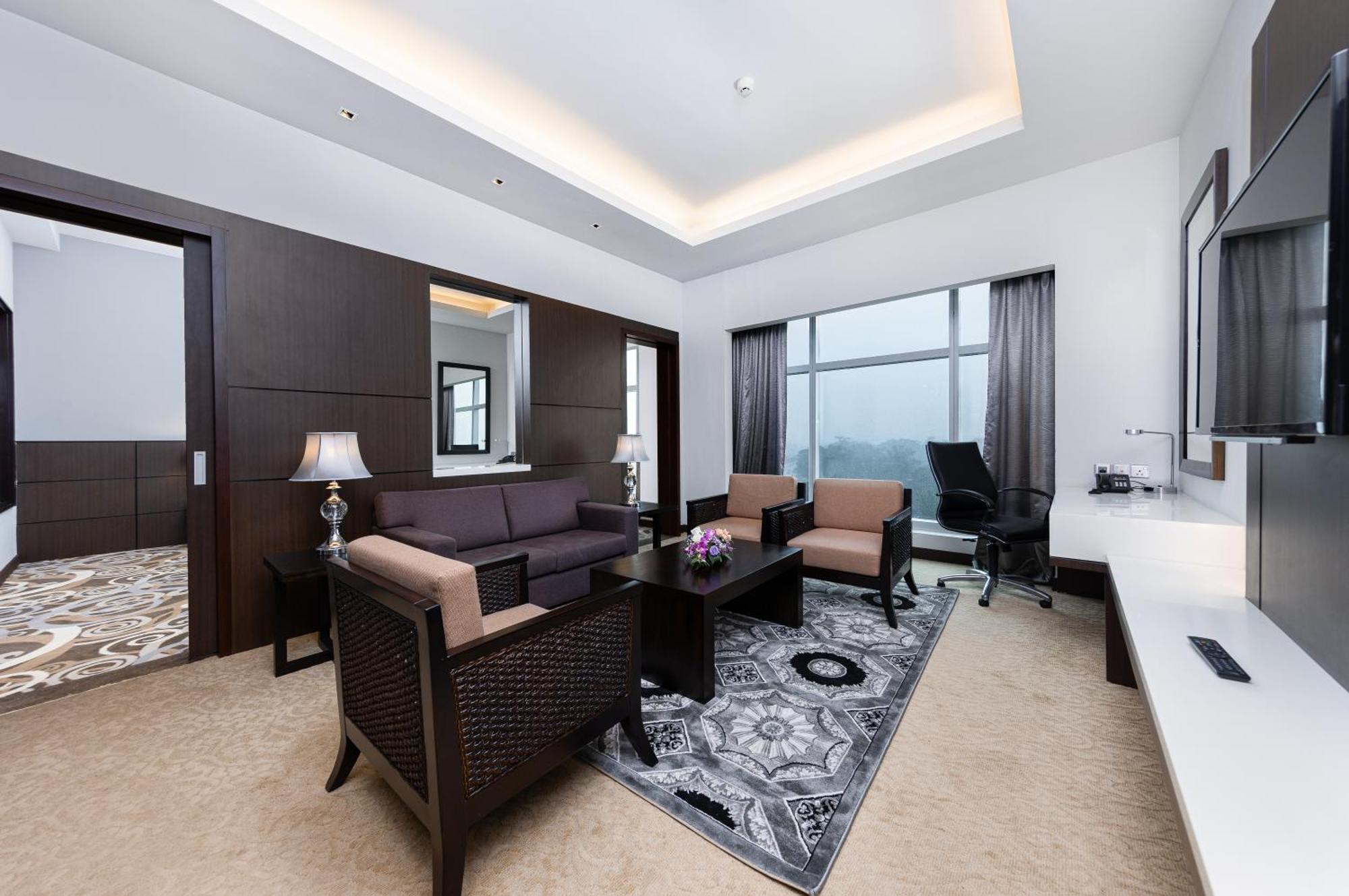Raia Hotel & Convention Centre Kuching Exterior photo